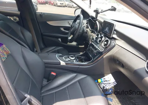 2017 Mercedes-Benz C 300 4Matic/Luxury 4Matic/Sport 4Matic z USA, uszkodzony, nr VIN 55SWF4KB3HU198387